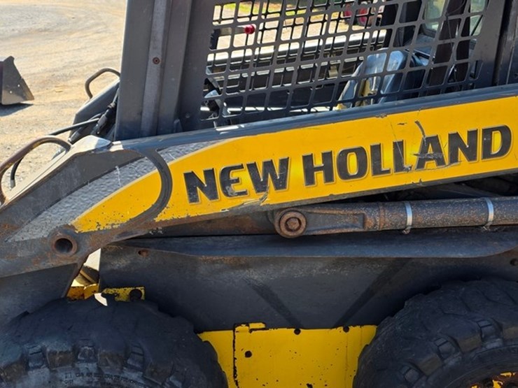new-holland-l175-image-25