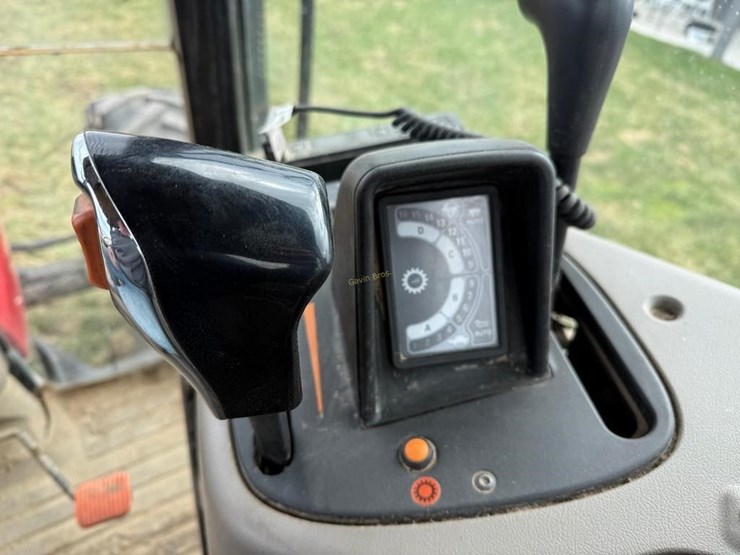 2014-case-ih-mx140-mfwd-tractor-image-25