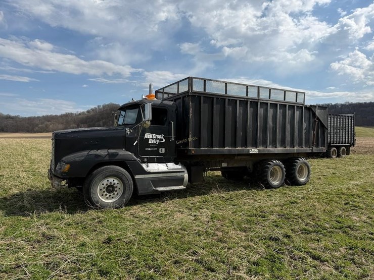 1990-freightliner-fld112-straight-truck-image-1