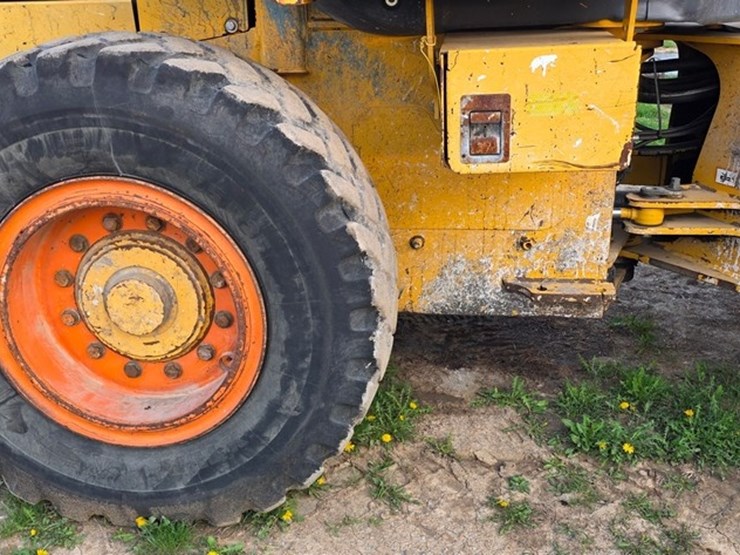 2012-deere-444k-image-28