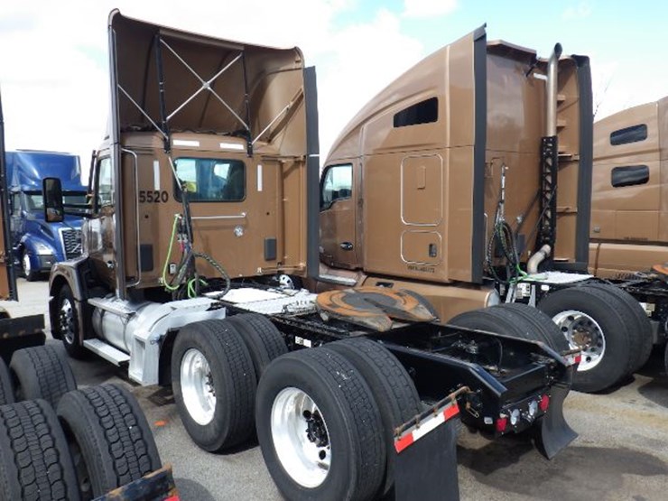 2023-kenworth-t680-image-11