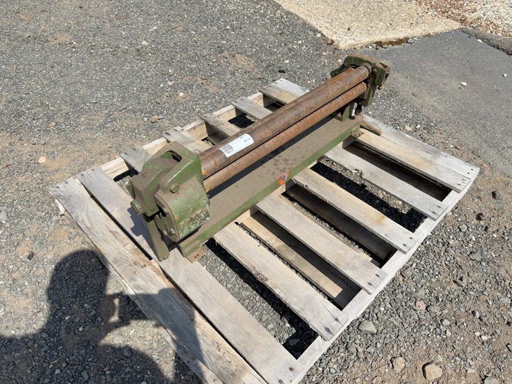 pexto-382-d-30"-sheet-metal-roller-image-2