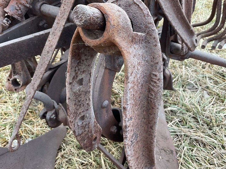 two-bottom-oliver-plow-image-18