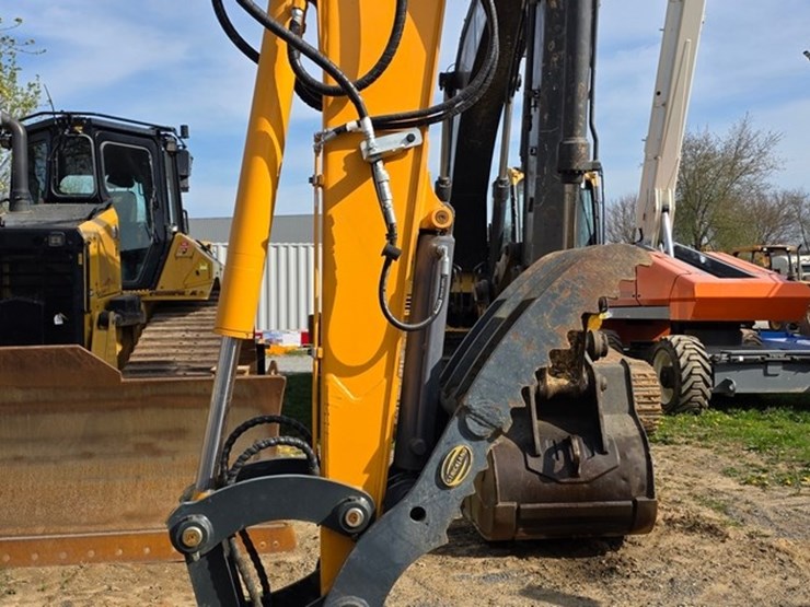 2020-new-holland-e57c-image-9