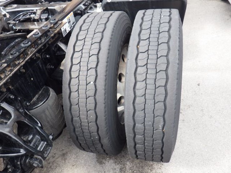 2022-kenworth-t680-image-7