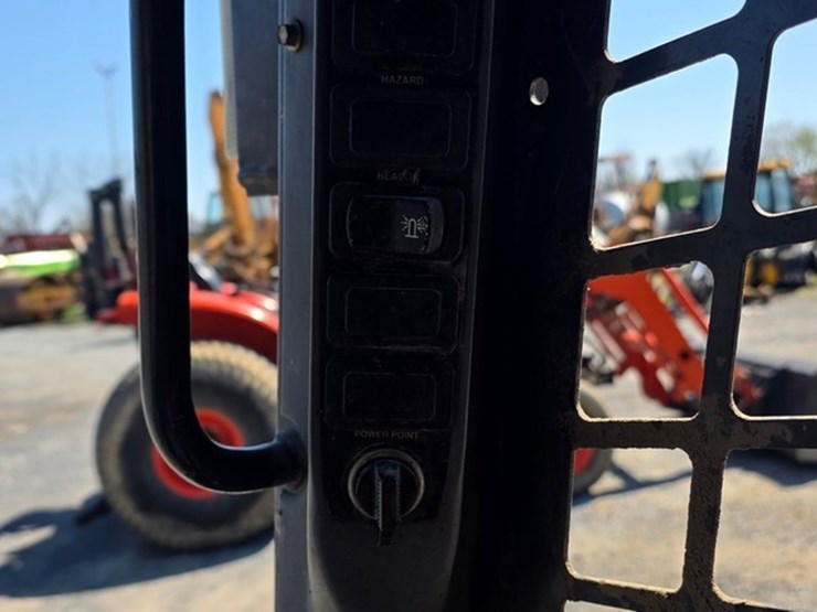 new-holland-l175-image-44