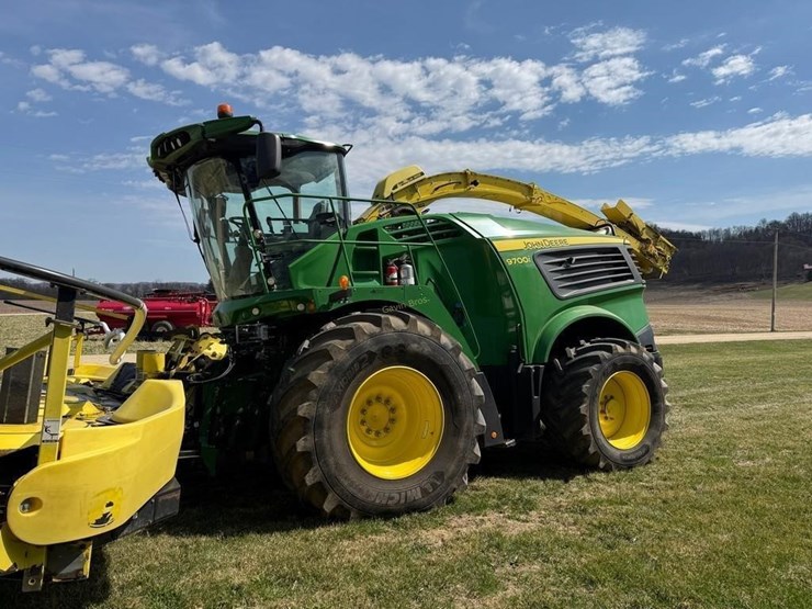 2019-john-deere-9700i-image-11
