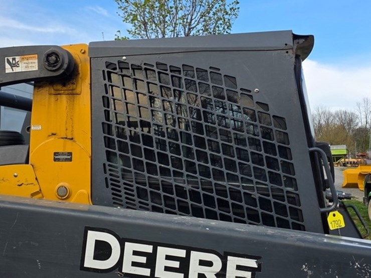 2014-deere-326e-image-13