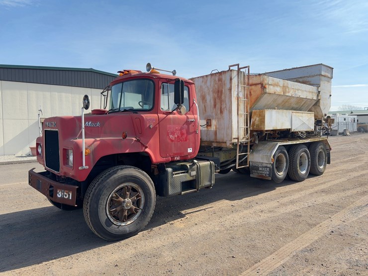 1984-mack-dm686s-image-1