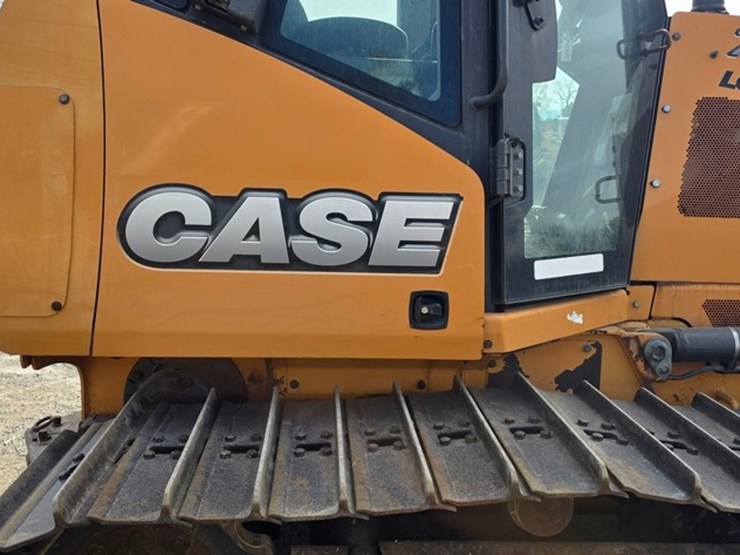 2016-case-750m-lgp-image-32