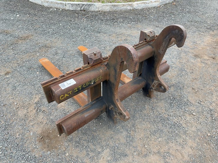 caterpillar-54"-wheel-loader-forks-image-2