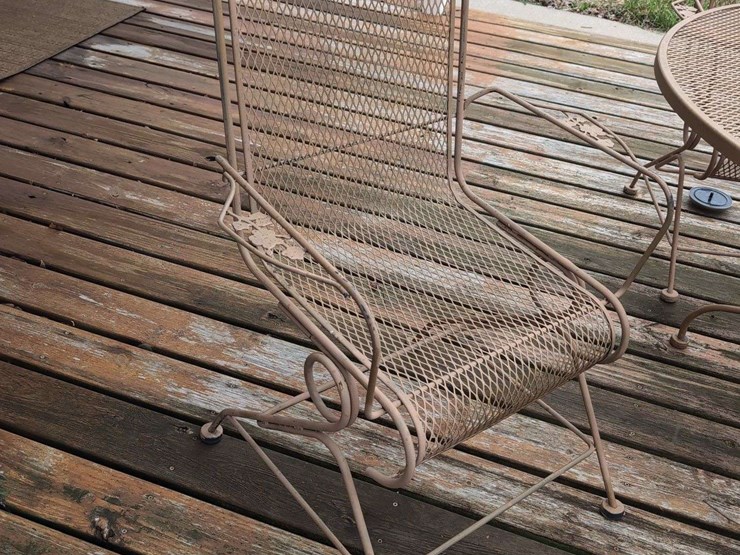 outdoor-metal-mesh-table-and-chairs-set-image-3