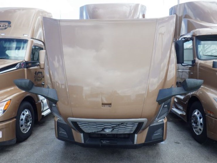 2023-volvo-vnl300-image-24