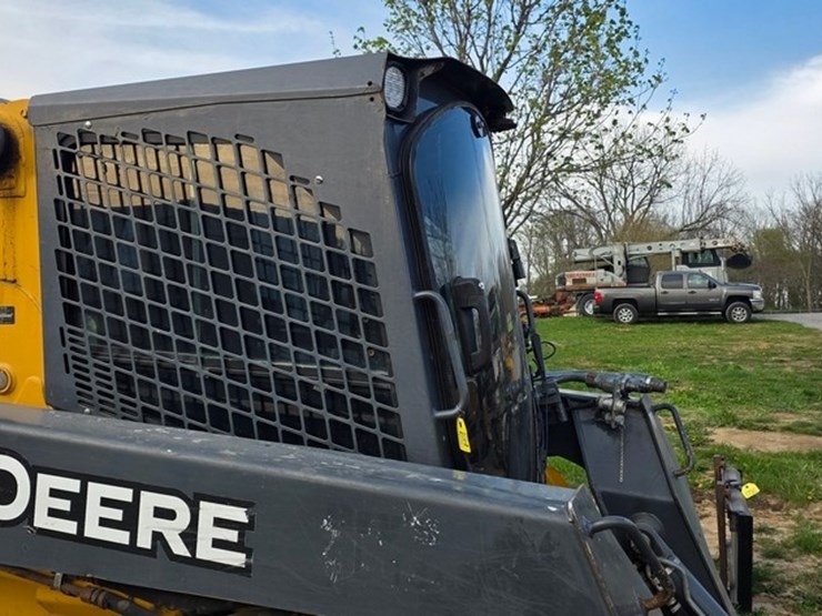 2014-deere-326e-image-10