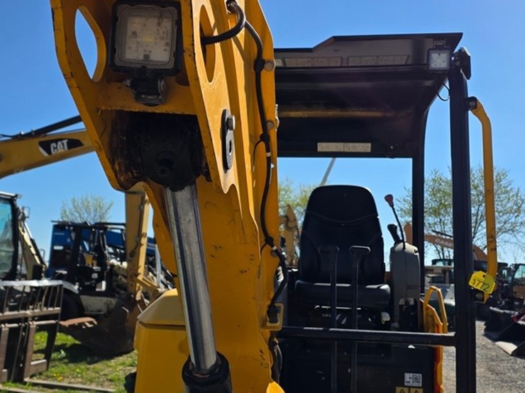 2021-jcb-35z-1-image-39