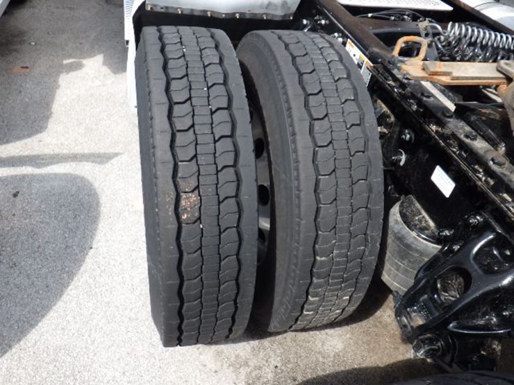 2022-kenworth-t680-image-14