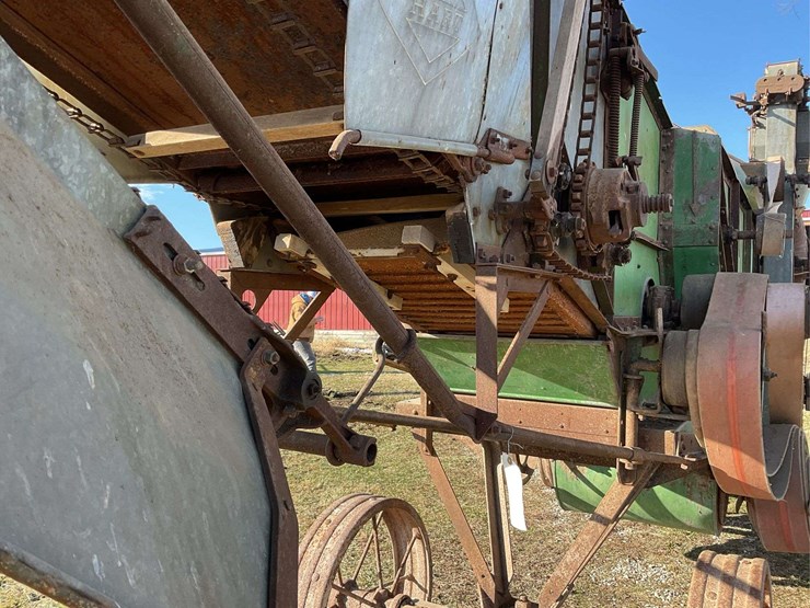 john-deere-threshing-machine-with-hart-feeder-image-21