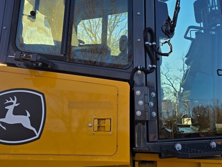 2023-deere-550-lgp-image-36