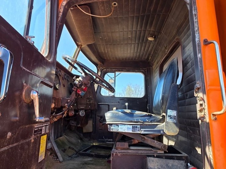 1974-white-construcktor-image-43