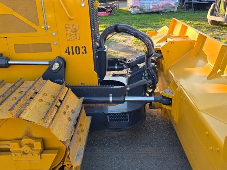 2023-deere-550-lgp-image-48