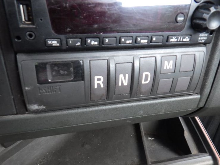 2023-volvo-vnl300-image-19