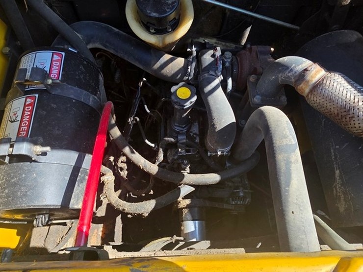 new-holland-l175-image-32