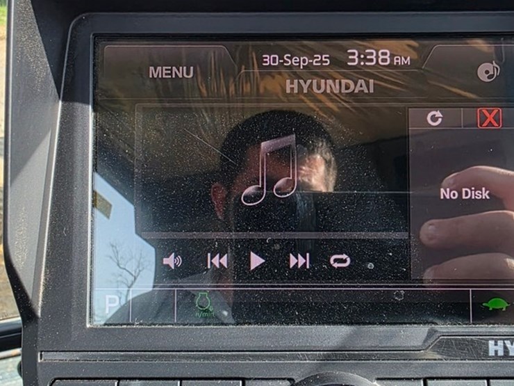 2020-new-holland-e57c-image-91