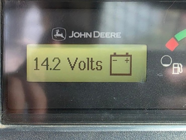 2014-deere-326e-image-61