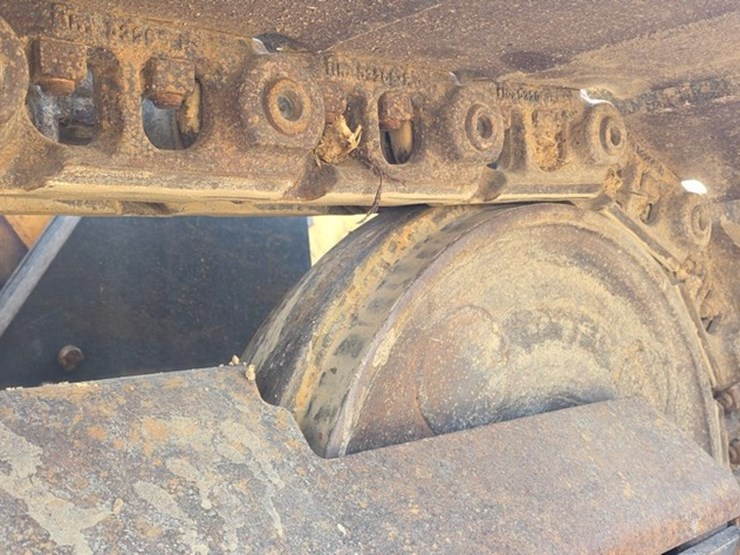 2016-case-750m-lgp-image-39