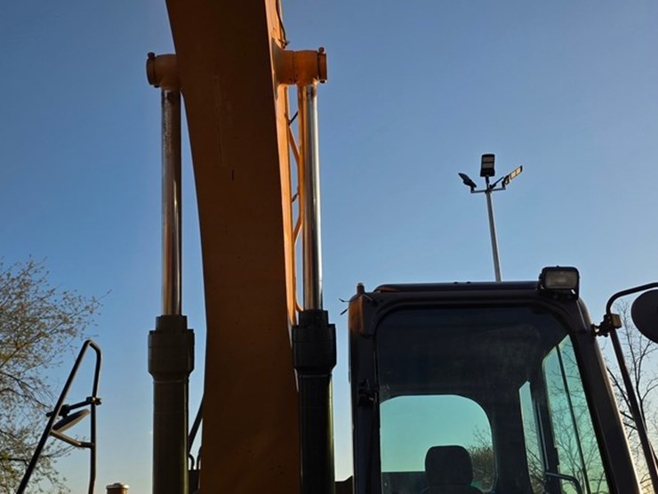 2014-case-cx160c-image-53