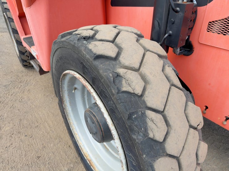 2015-sky-trak-6042-image-11