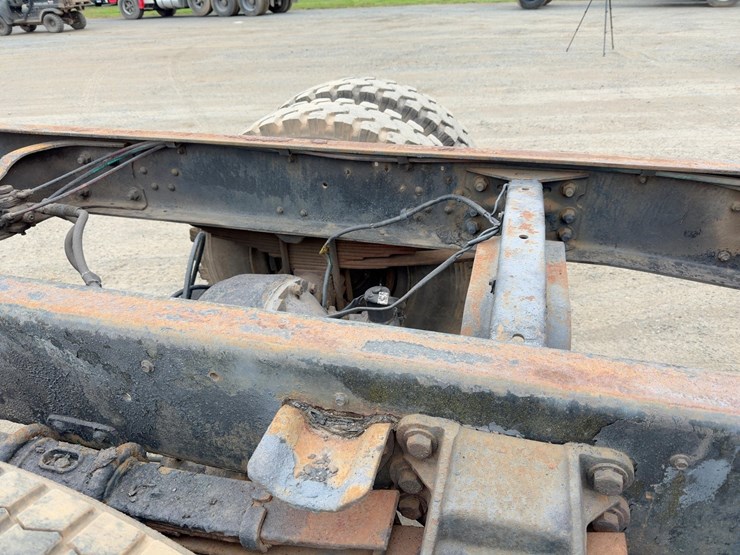 1970-ford-8000-image-13