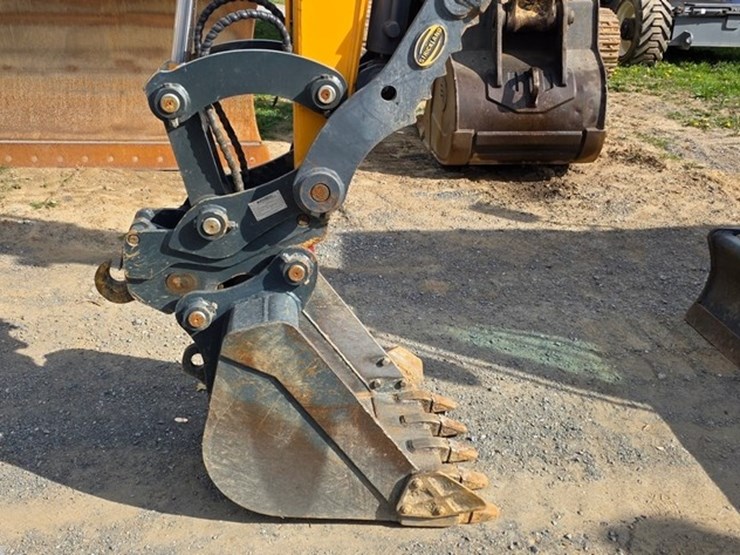 2020-new-holland-e57c-image-8