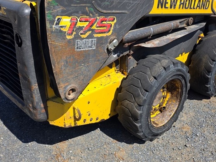 new-holland-l175-image-15