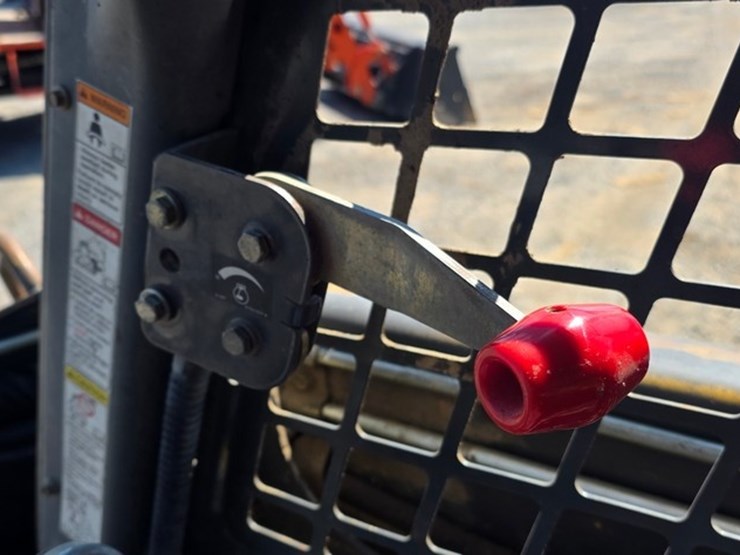 new-holland-l175-image-43