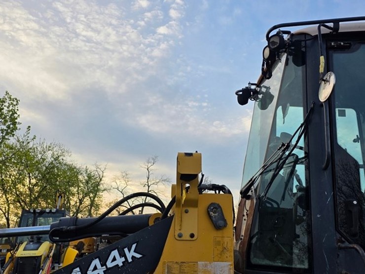 2012-deere-444k-image-12