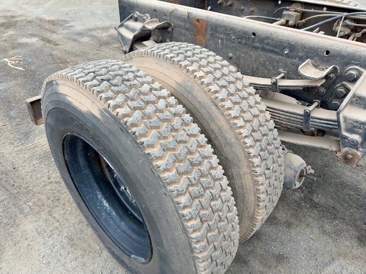 1989-ford-s/a-cab-and-chassis-image-12