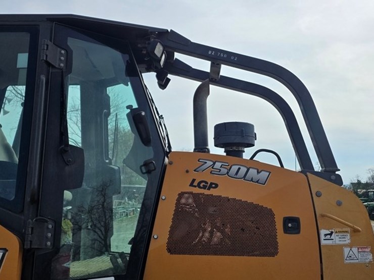 2016-case-750m-lgp-image-36