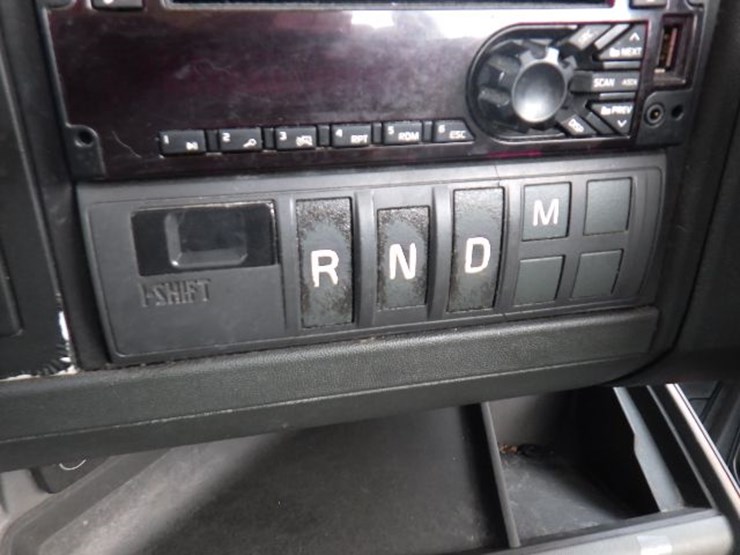 2018-volvo-vnl300-image-19