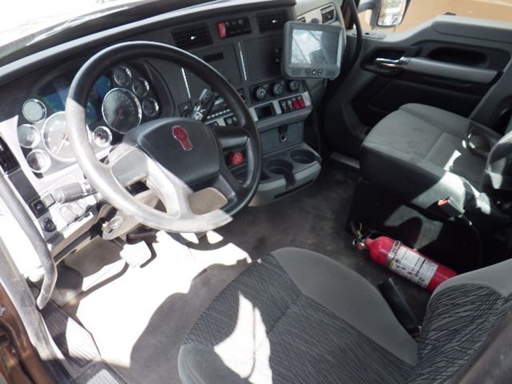 2022-kenworth-t680-image-15