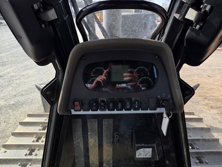 2016-case-750m-lgp-image-69