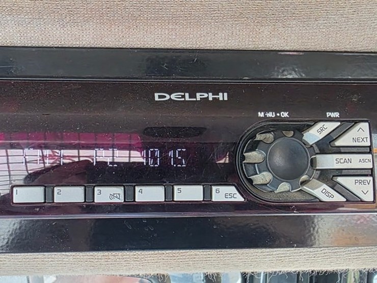 2016-case-750m-lgp-image-73