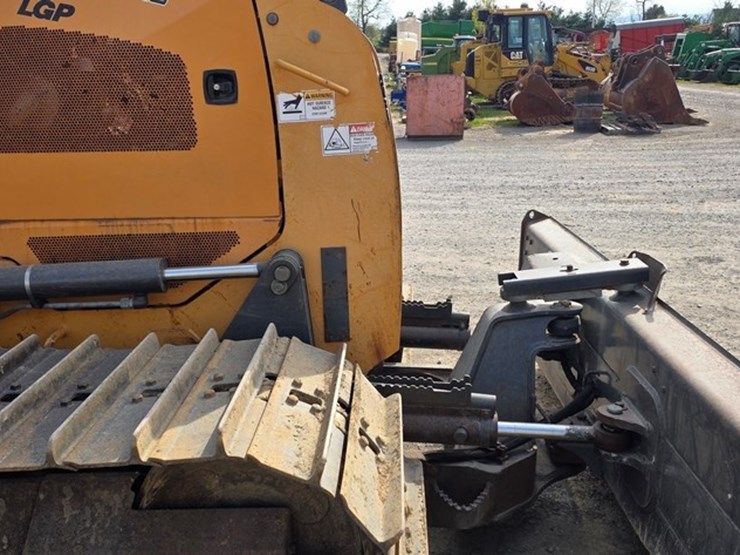 2016-case-750m-lgp-image-43