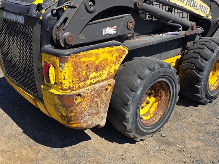 2013-new-holland-l220-image-14