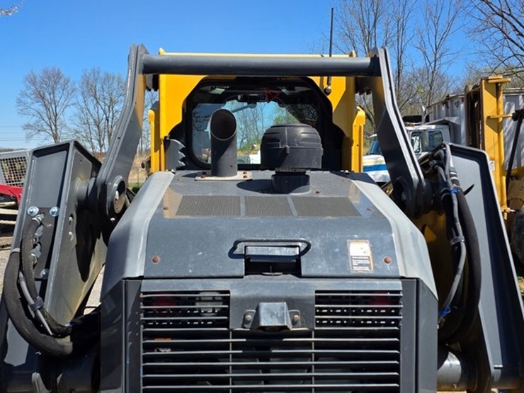 2018-deere-331g-image-21