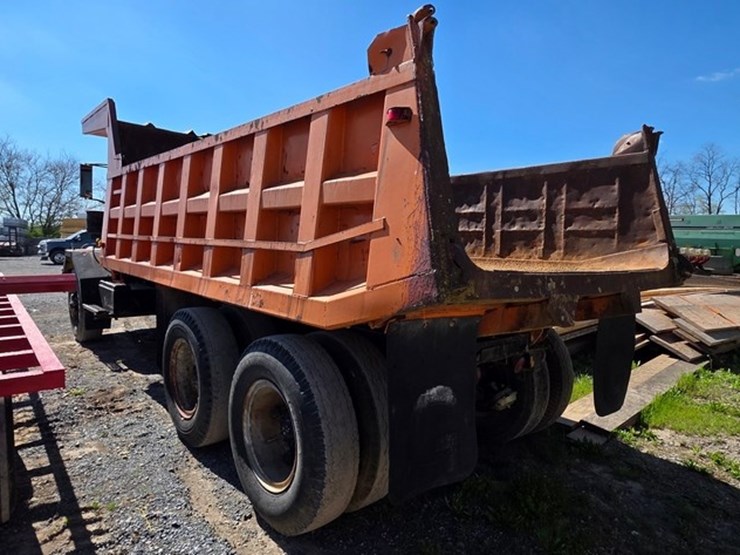 1974-white-construcktor-image-3