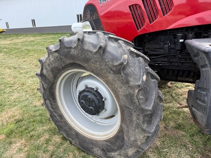 2014-case-ih-mx140-mfwd-tractor-image-17
