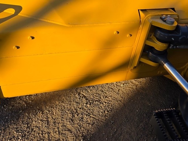 2023-deere-550-lgp-image-11