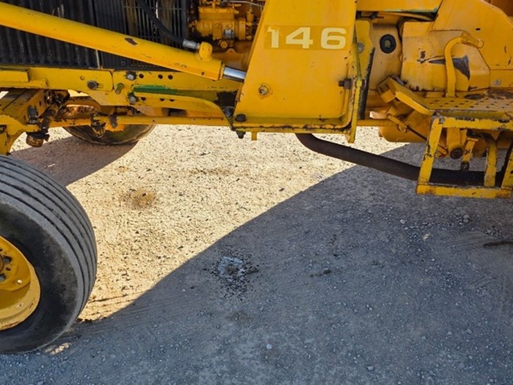 john-deere-2355-image-25