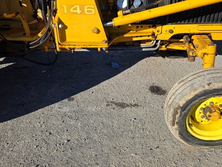 john-deere-2355-image-9